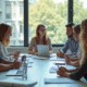 Groupe de professionnels en réunion dans un bureau lumineux